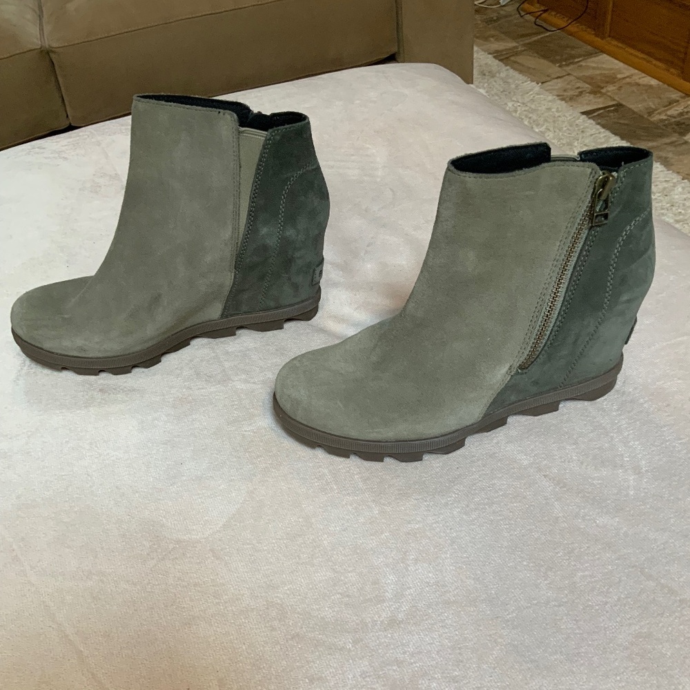 Sorel Green 9 Suede Joan of Arctic Wedge Boot Snow Alpine Outdoor Adventure